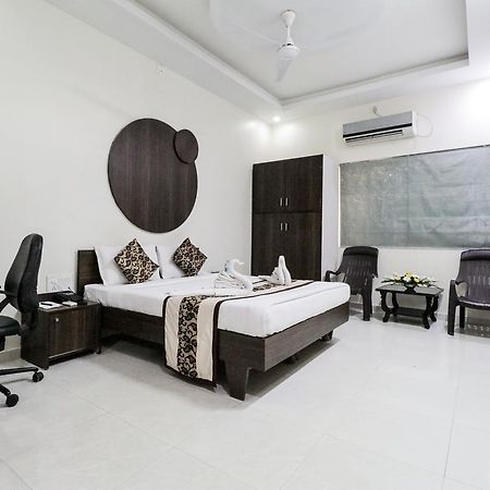 Whistling Meadows Hotel Ahmedabad Buitenkant foto