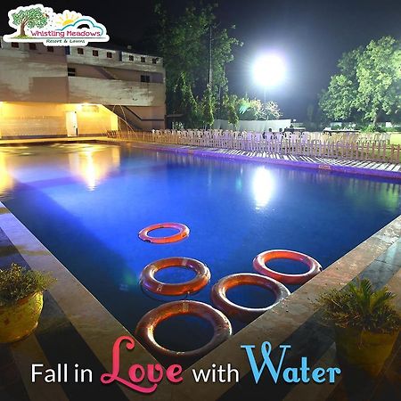 Whistling Meadows Hotel Ahmedabad Buitenkant foto